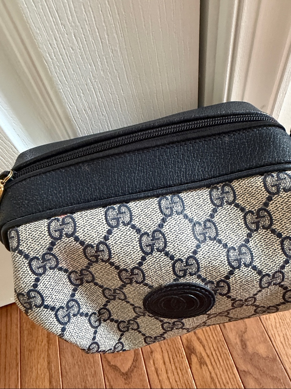 Vintage Gucci Beige GG Supreme Pouch with Black Leather Trim with Charm - Picture 6 of 9